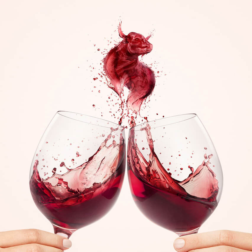 Красной вина песня. Реклама вина. Красивые постеры. Креативные рисунки с бокалом.